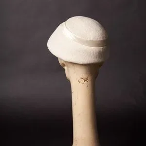 1950s Cream Felt and Ribbon Hat Vintage | Accessories | 95s Cream Felt And Ribbon Hat | Poshmark main image 4